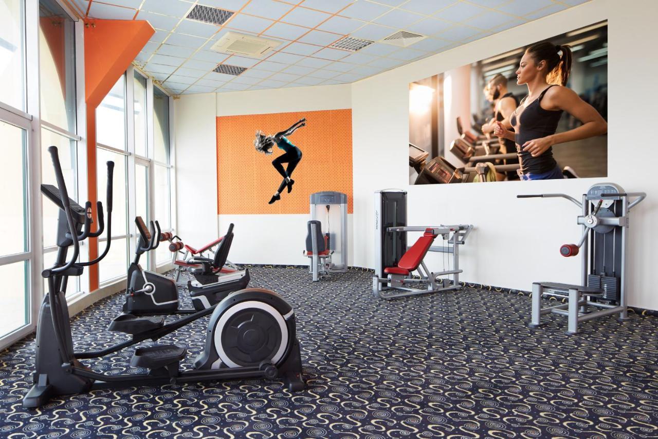Planeta Hotel & Aquapark Free Beach Access Slantschew brjag Exterior foto A typical gym