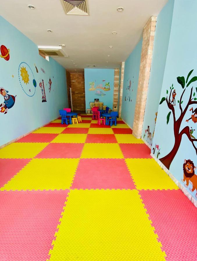 Planeta Hotel & Aquapark Free Beach Access Slantschew brjag Exterior foto A playroom at a nursery school