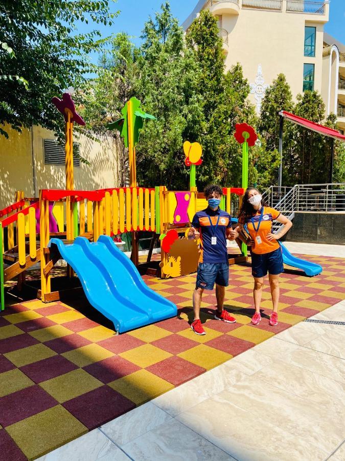 Planeta Hotel & Aquapark Free Beach Access Slantschew brjag Exterior foto Playground at the school
