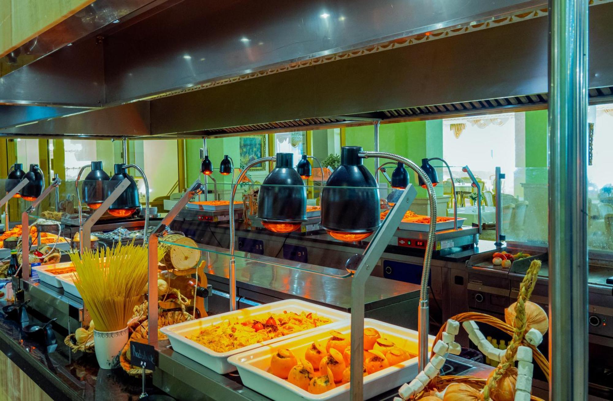 Planeta Hotel & Aquapark Free Beach Access Slantschew brjag Exterior foto A chafing dish