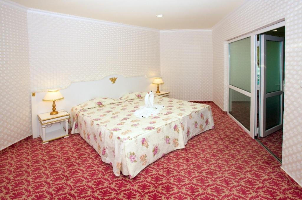 Planeta Hotel & Aquapark Free Beach Access Slantschew brjag Exterior foto A room at the hotel