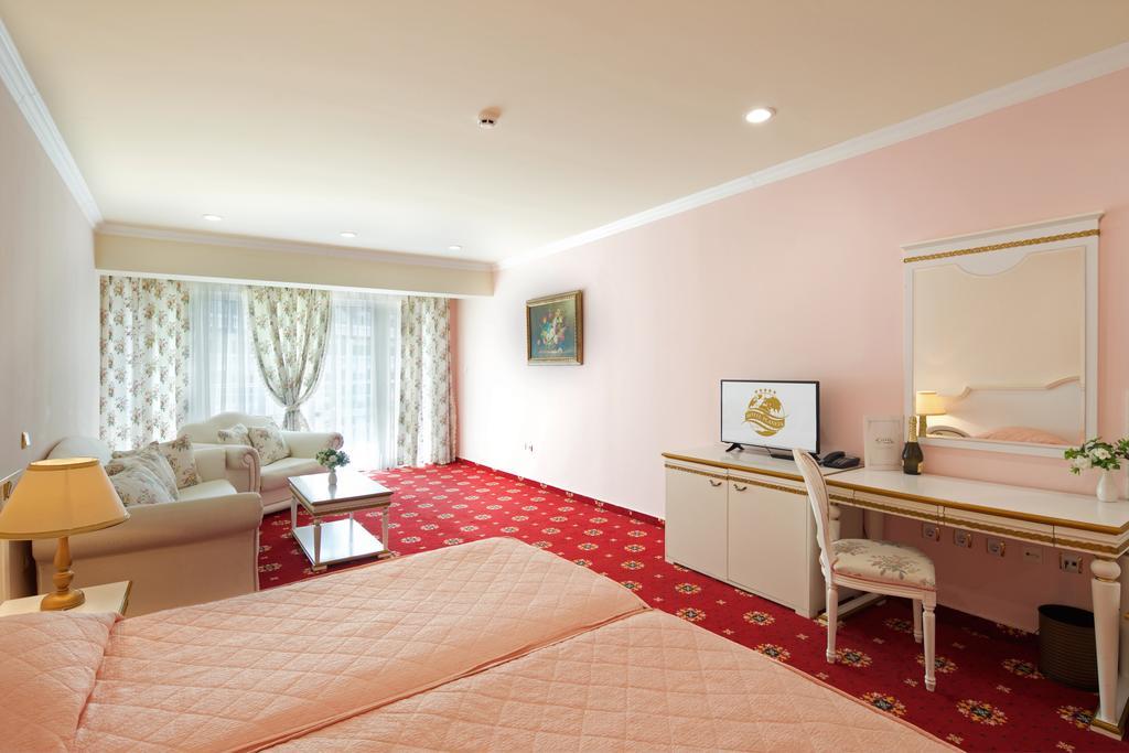 Planeta Hotel & Aquapark Free Beach Access Slantschew brjag Exterior foto A room at the hotel