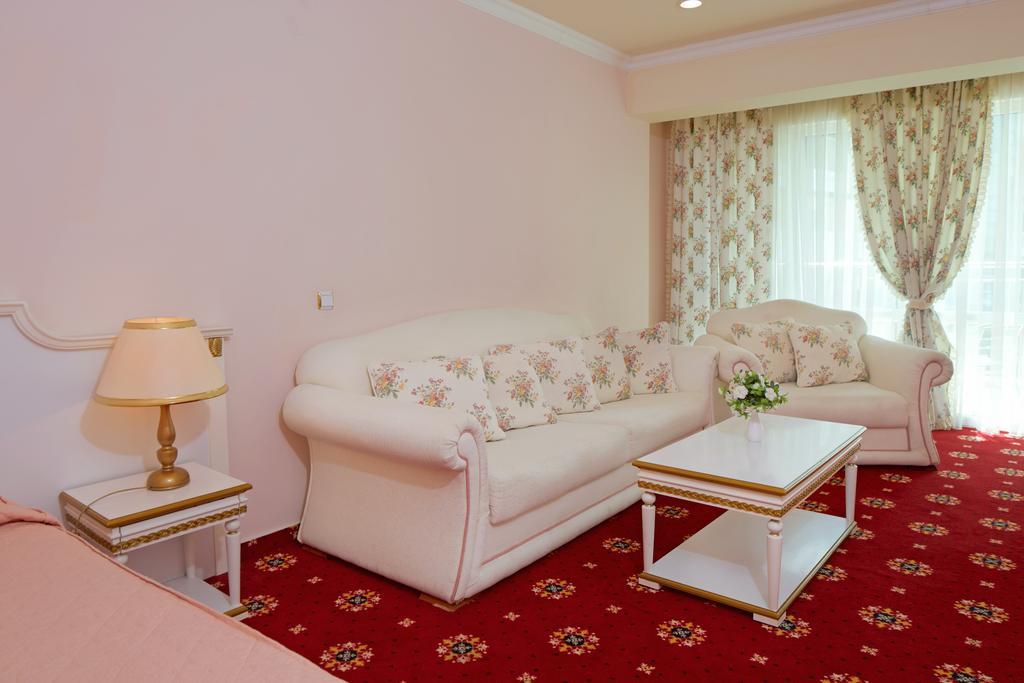 Planeta Hotel & Aquapark Free Beach Access Slantschew brjag Exterior foto A room at the hotel