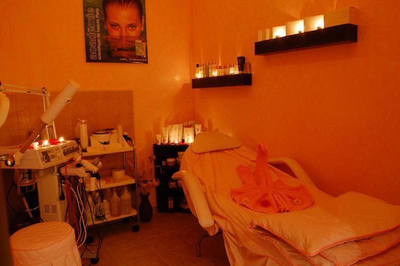 Planeta Hotel & Aquapark Free Beach Access Slantschew brjag Exterior foto A typical spa treatment room