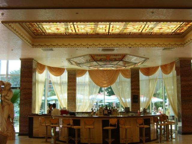 Planeta Hotel & Aquapark Free Beach Access Slantschew brjag Exterior foto The bar at the lobby