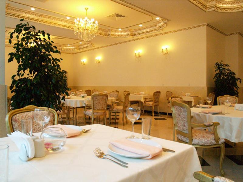Planeta Hotel & Aquapark Free Beach Access Slantschew brjag Exterior foto Restaurant interior