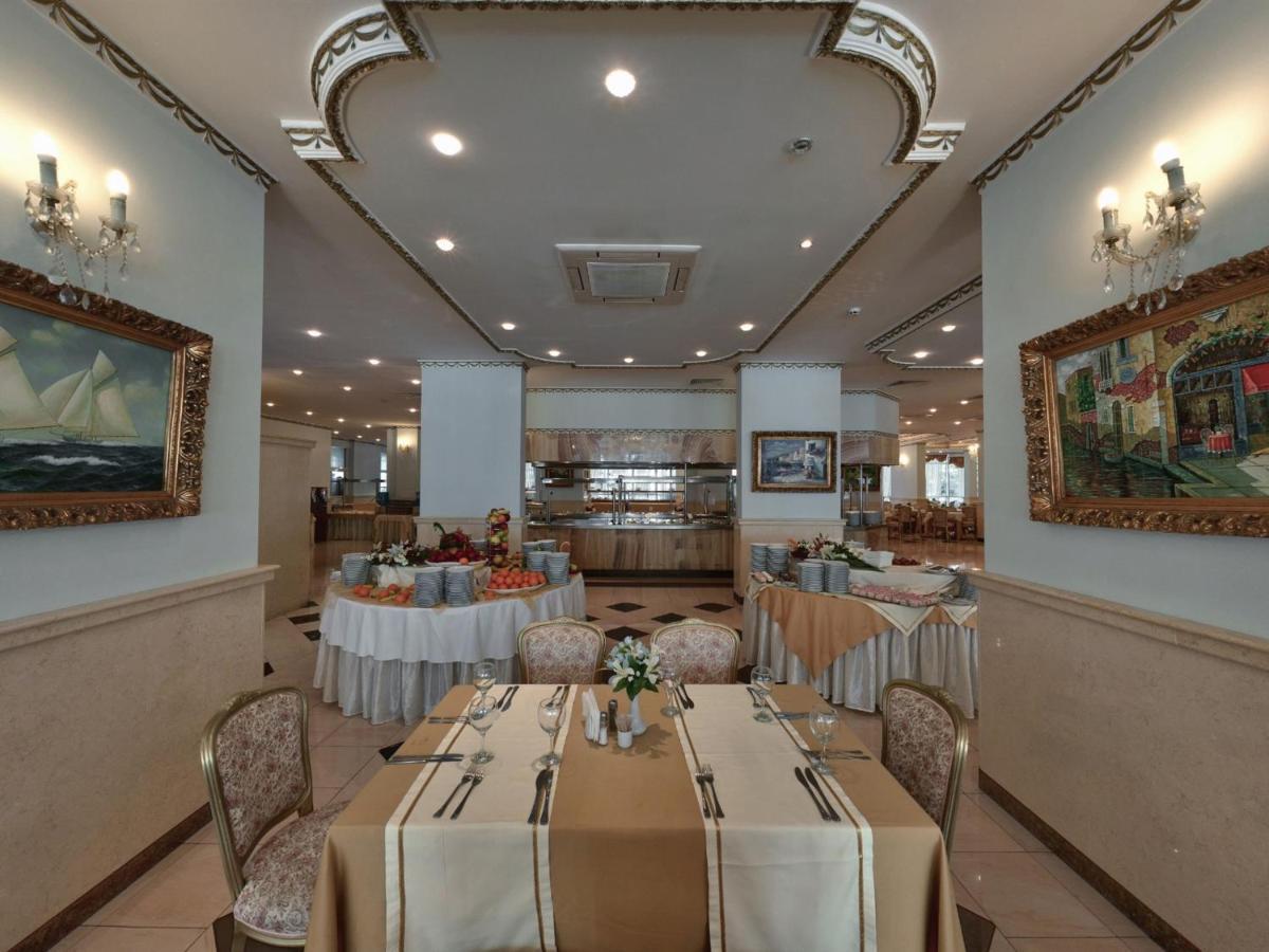 Planeta Hotel & Aquapark Free Beach Access Slantschew brjag Exterior foto The restaurant